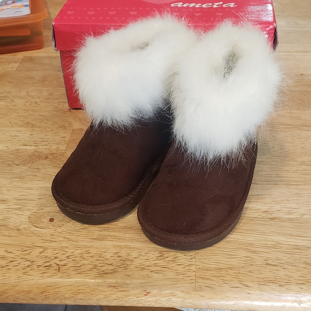 NIB Toddler 6 winter fur boots